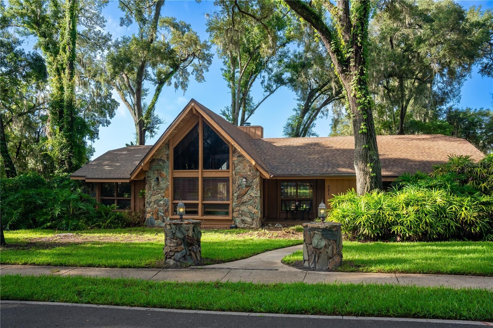 Property Photo:  521 Granada Way  FL 32750 