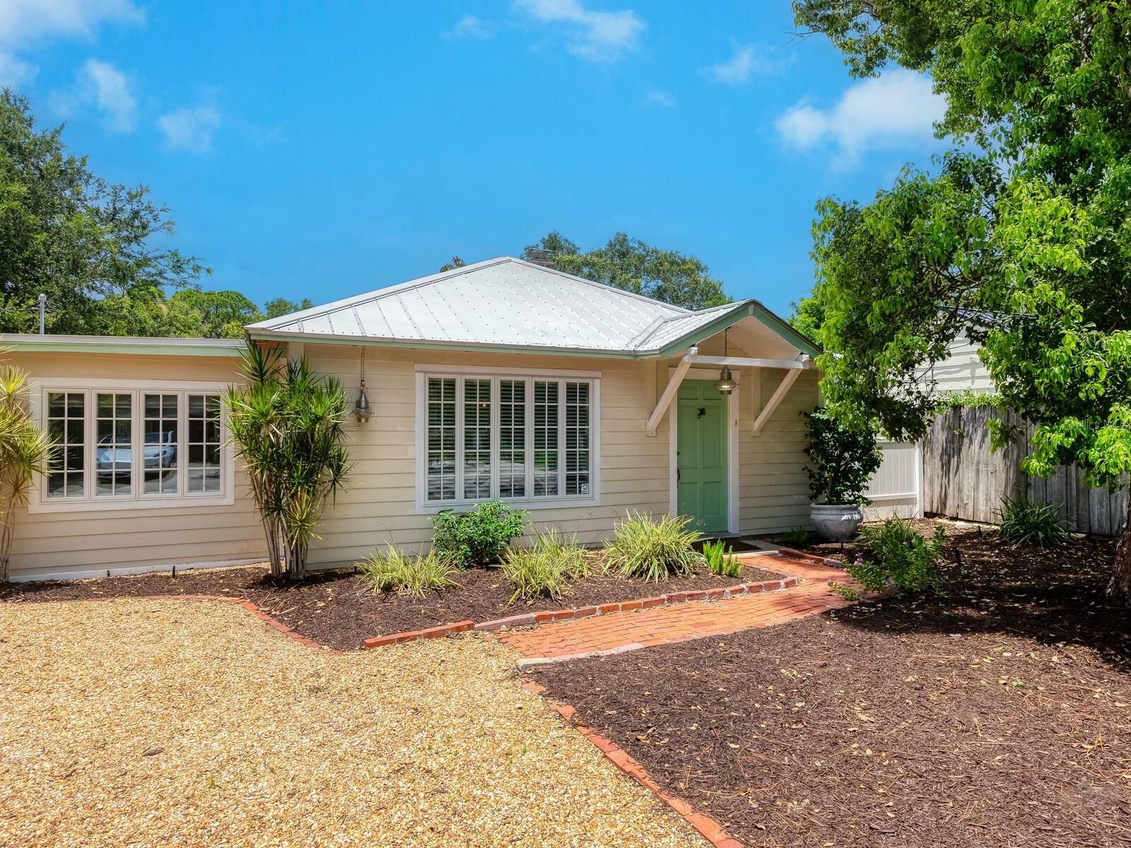 Property Photo:  1681 Bahia Vista Street  FL 34239 