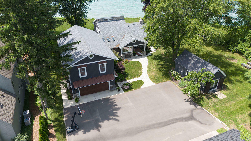 Property Photo:  2515 Lake Vista Drive  MI 49085 