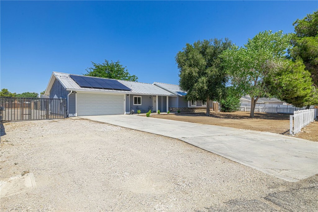 Property Photo:  41133 176th Street E  CA 93535 