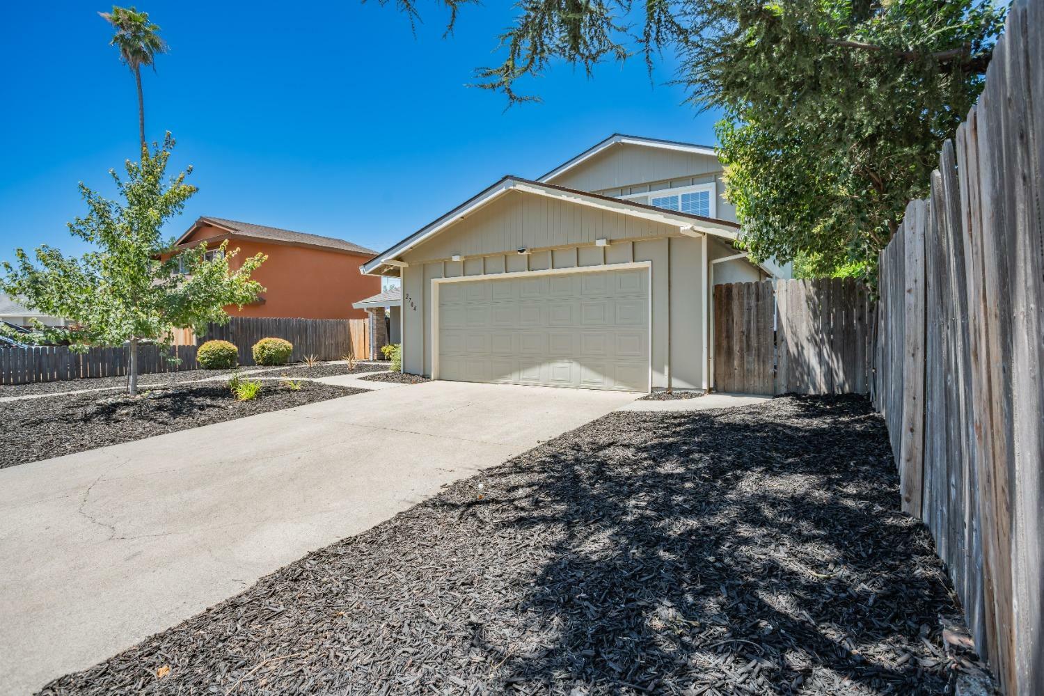 Property Photo:  2704 Del Oro Court  CA 95826 