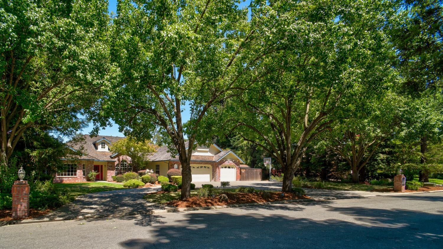 Property Photo: 8250 Country Lake Drive CA 95662