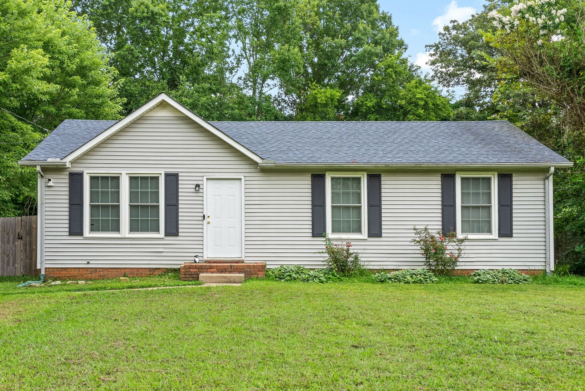 Property Photo:  563 Donna Dr  TN 37042 