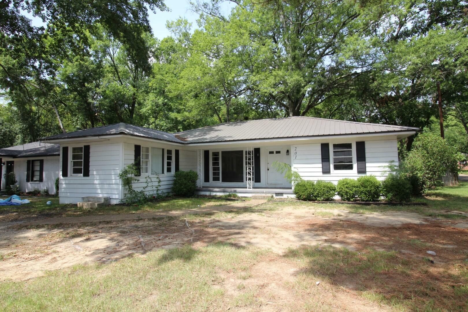 Property Photo:  201 Stone St.  MS 38801 