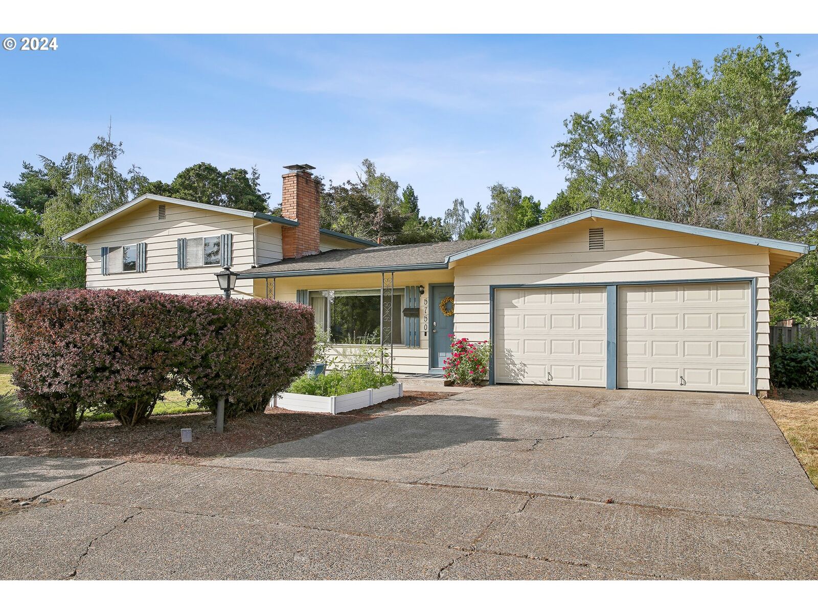 Property Photo: 5750 SW Taralynn Ave OR 97005