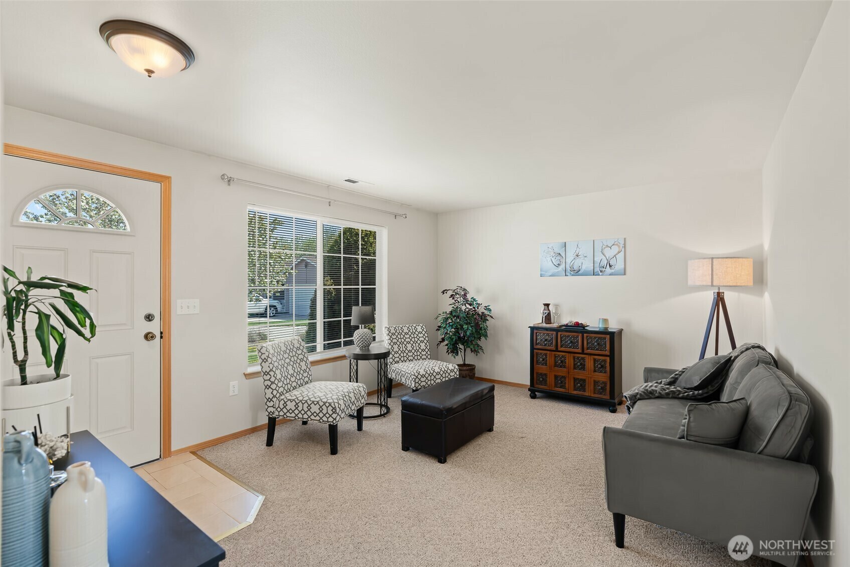 Property Photo: 106 E King Place WA 98926
