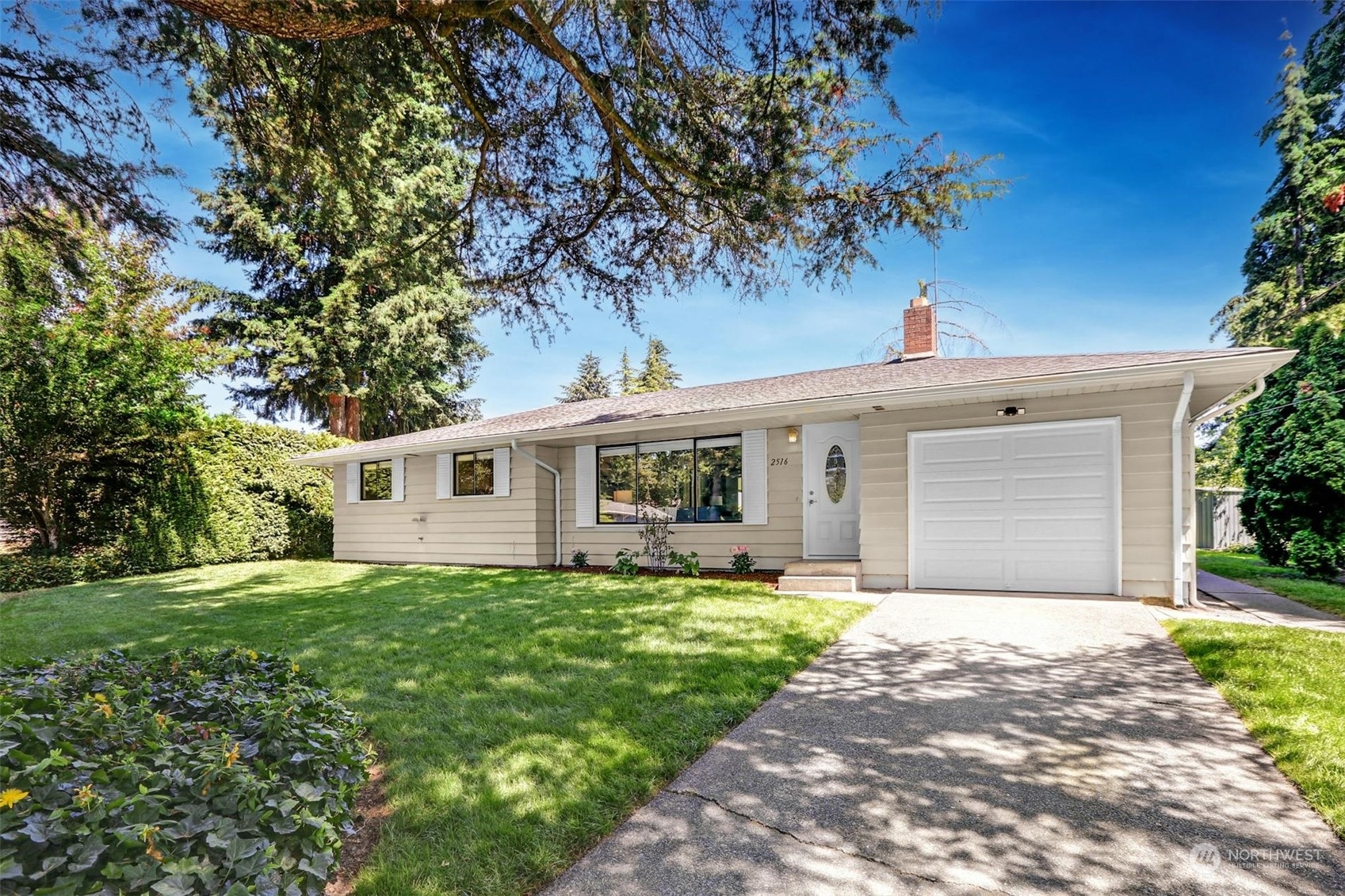 Property Photo: 2516 Dayton Avenue NE WA 98056
