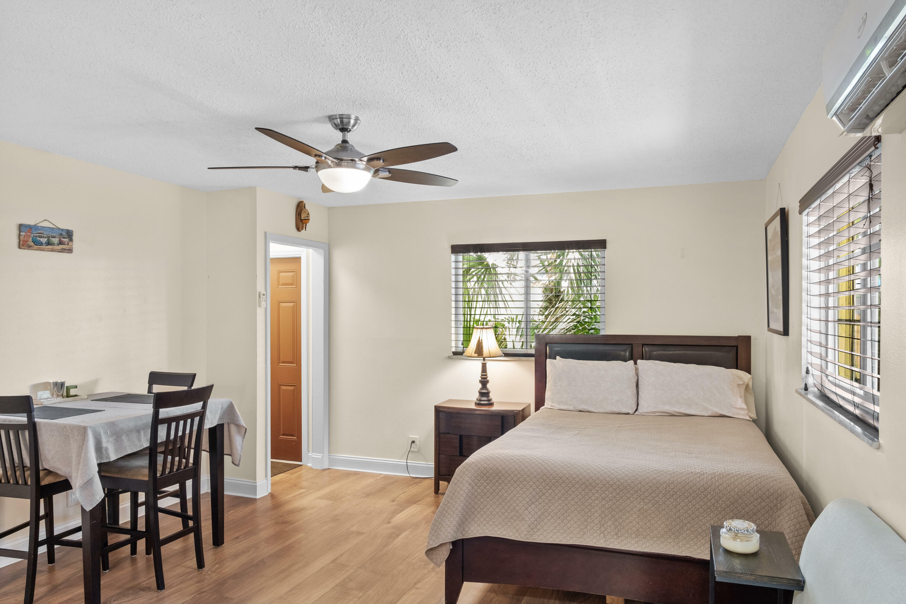 Property Photo:  803 NE 2nd Avenue Studio  FL 33444 