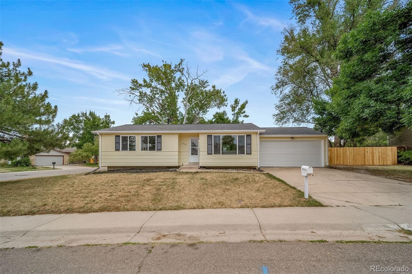 Property Photo:  6924 W Hinsdale Drive  CO 80128 