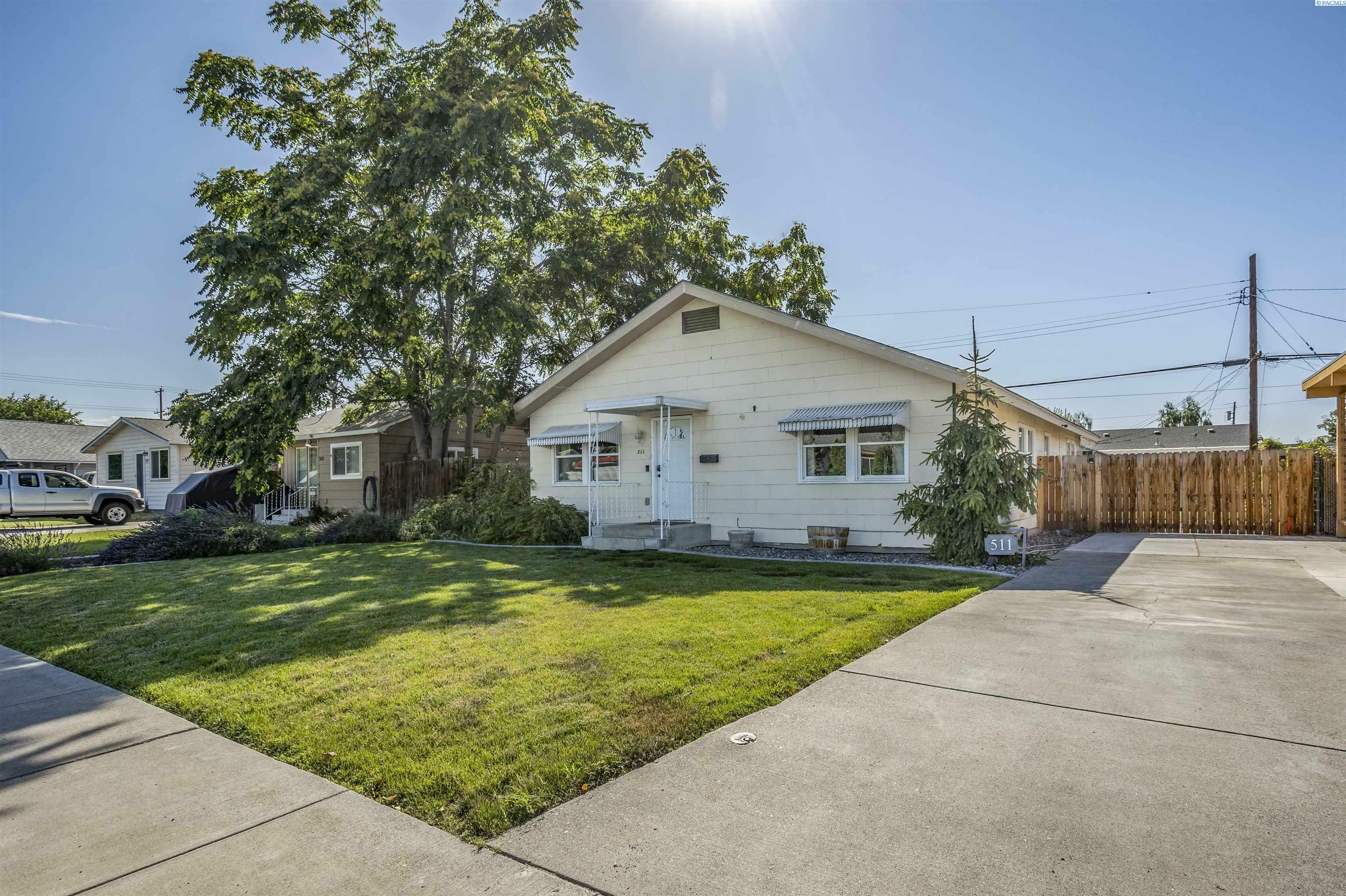 Property Photo:  511 Sanford Ave  WA 99352 