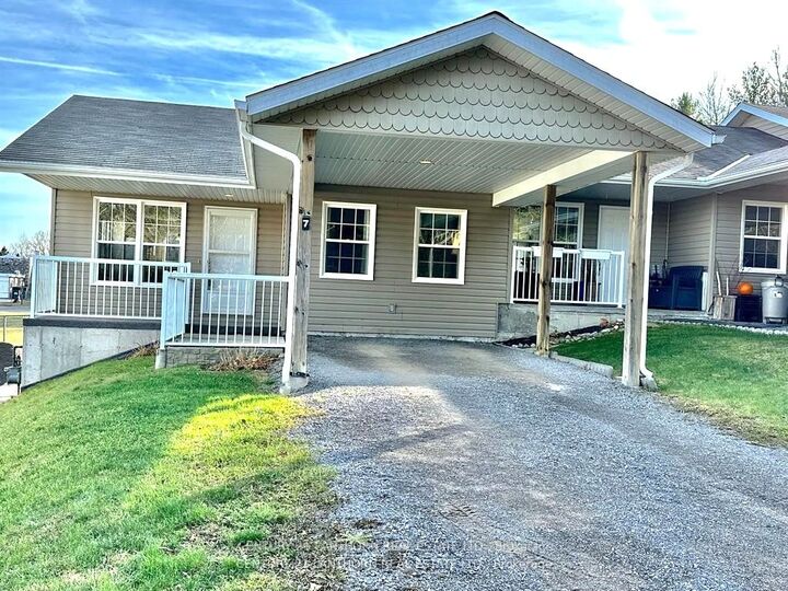 Property Photo:  494 Metcalf St 7  ON K0K 3J0 