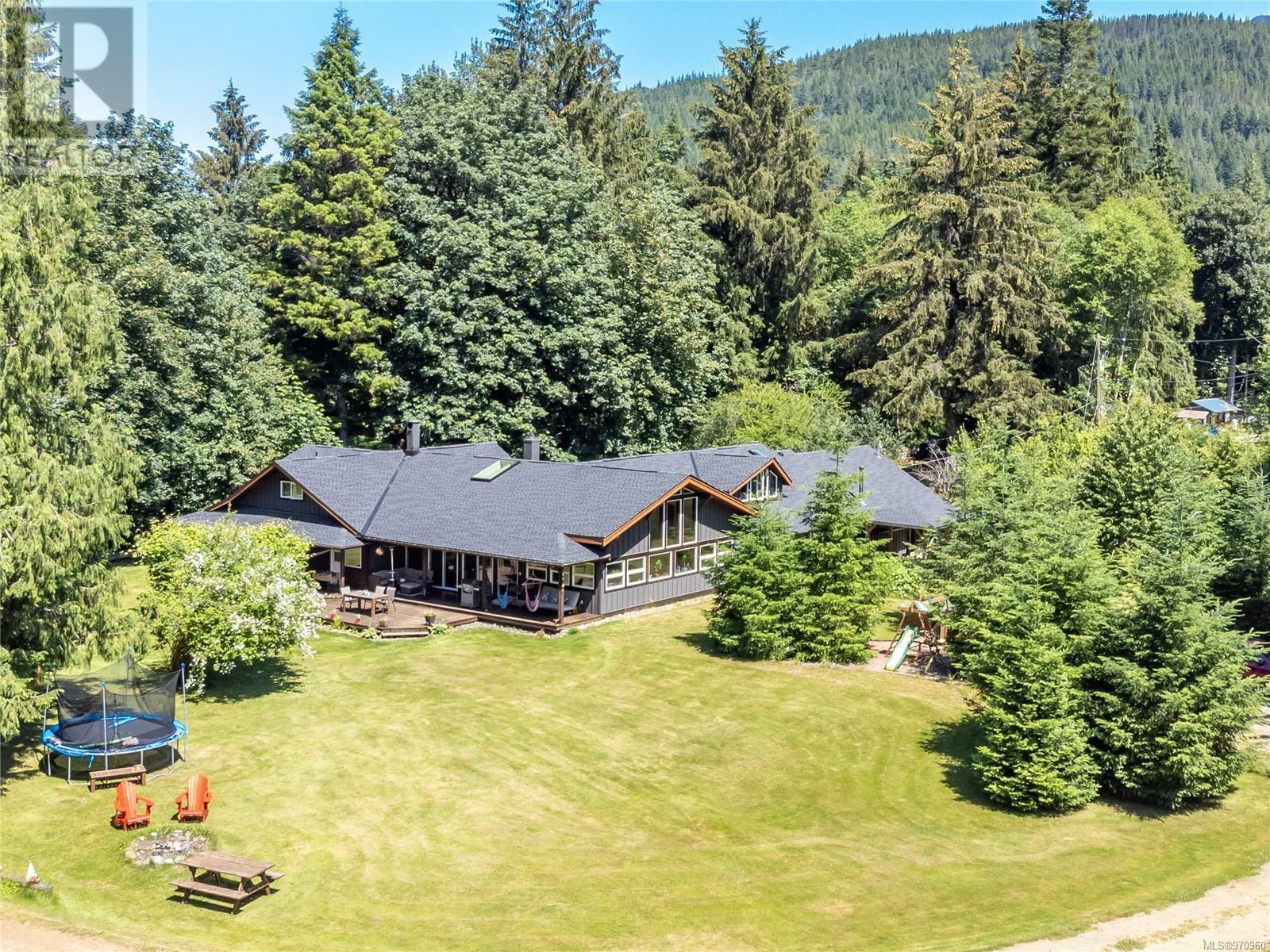 Photo de la propriété:  1739 Smit Road  BC V0P 1R0 