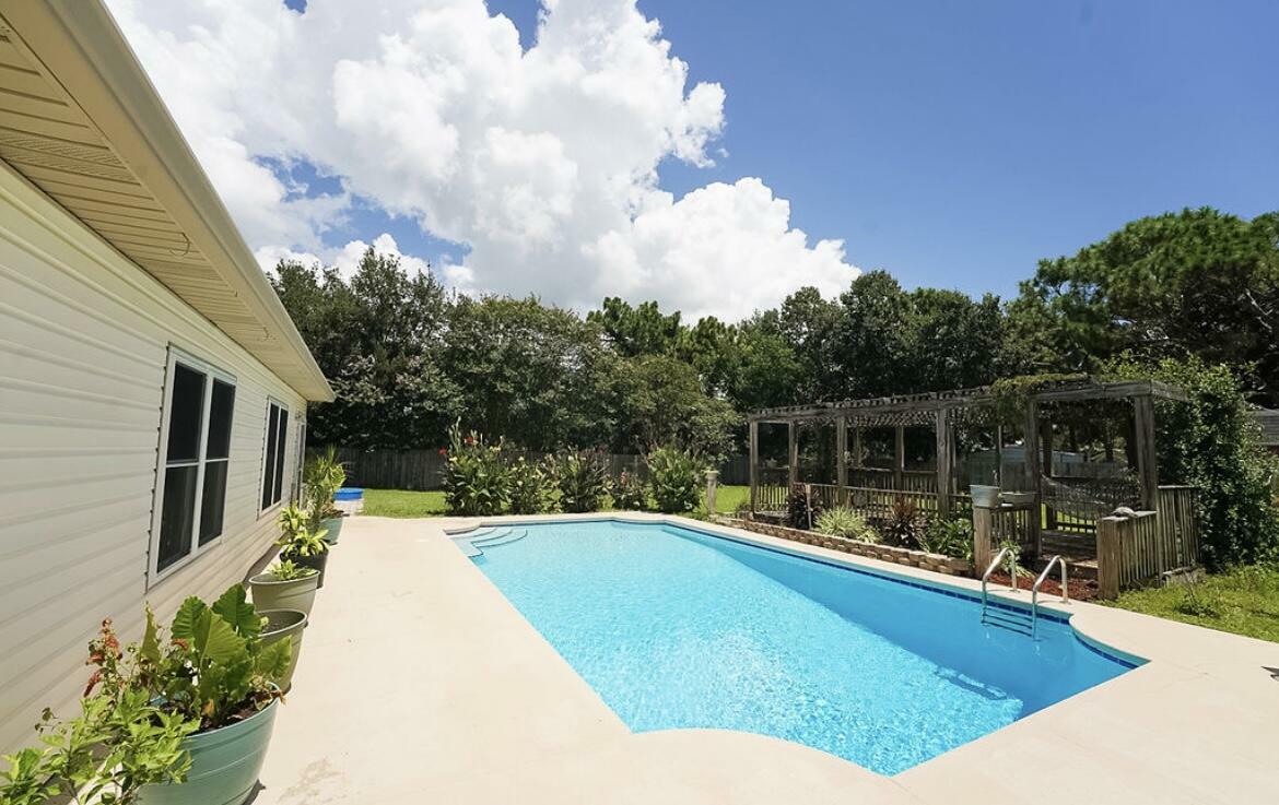 Property Photo:  1908 Seahawk Lane  FL 32566 