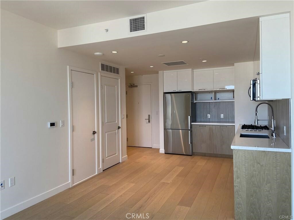 Property Photo:  400 S Broadway 2304  CA 90013 