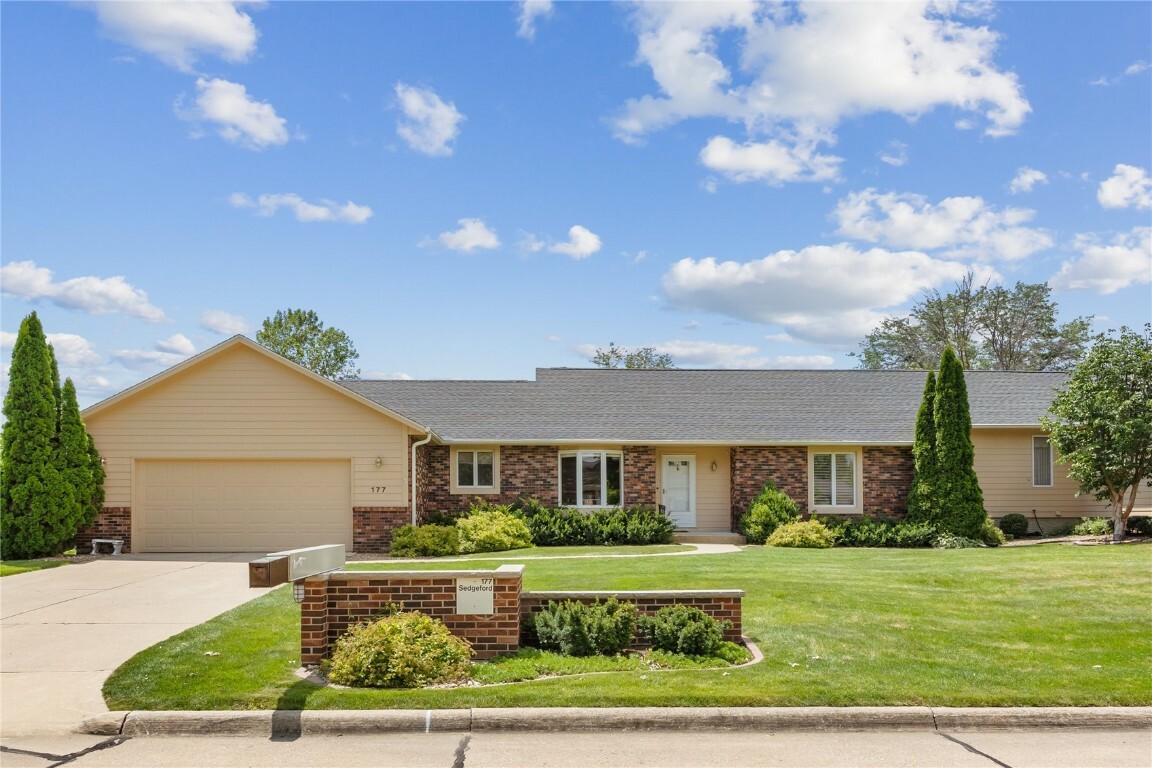 Property Photo: 177 Sedgeford SE IA 52403