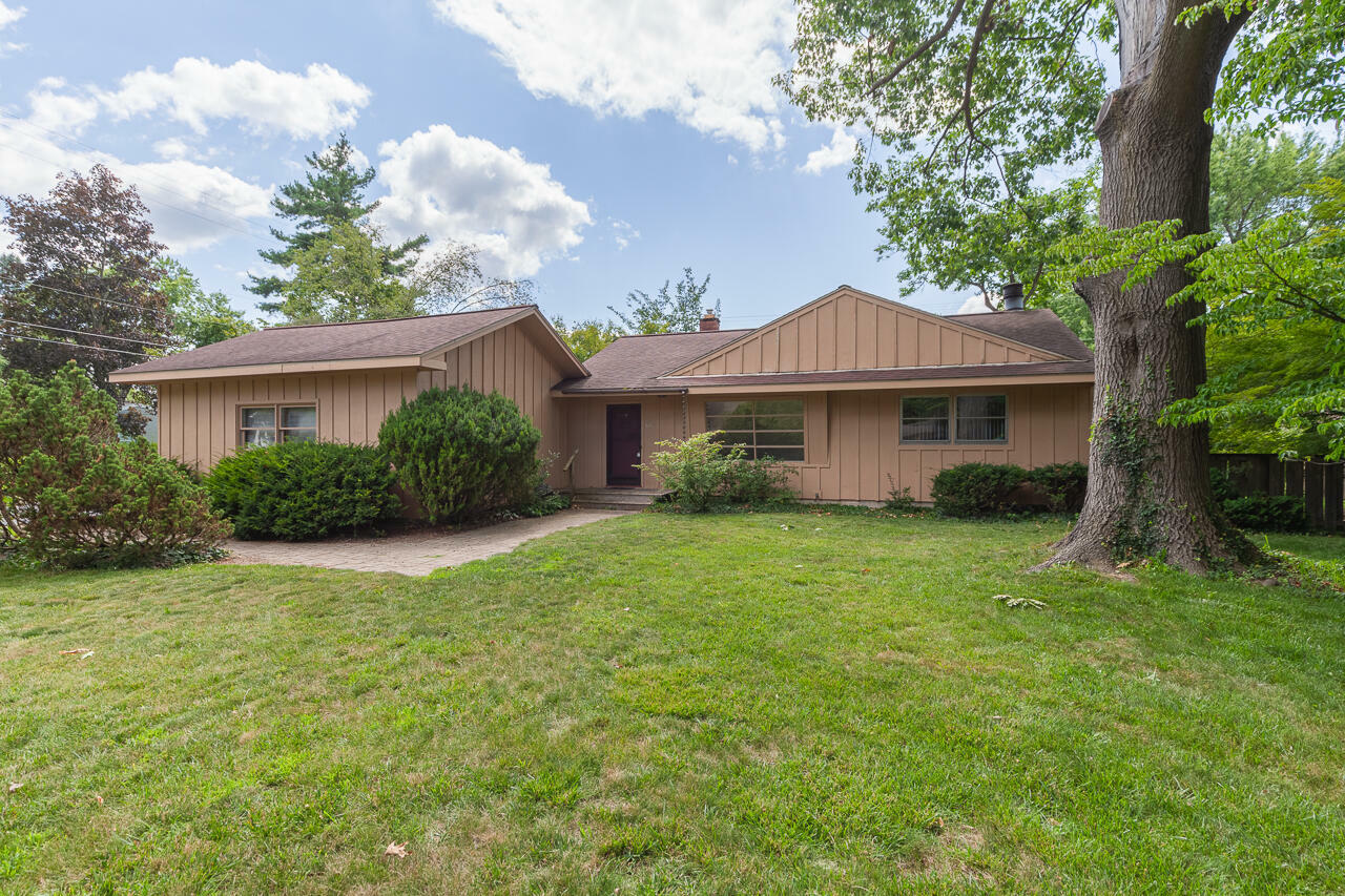 Property Photo:  801 River Acres Drive  MI 49286 