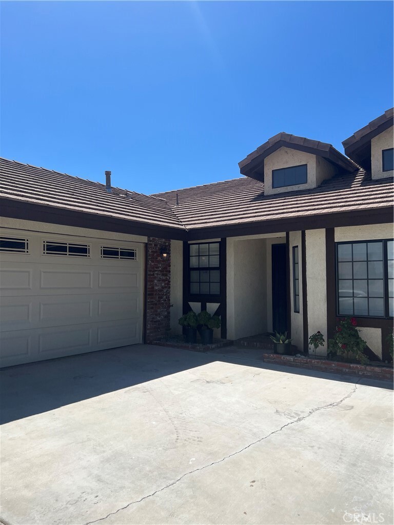 Property Photo: 14048 Driftwood Drive CA 92395