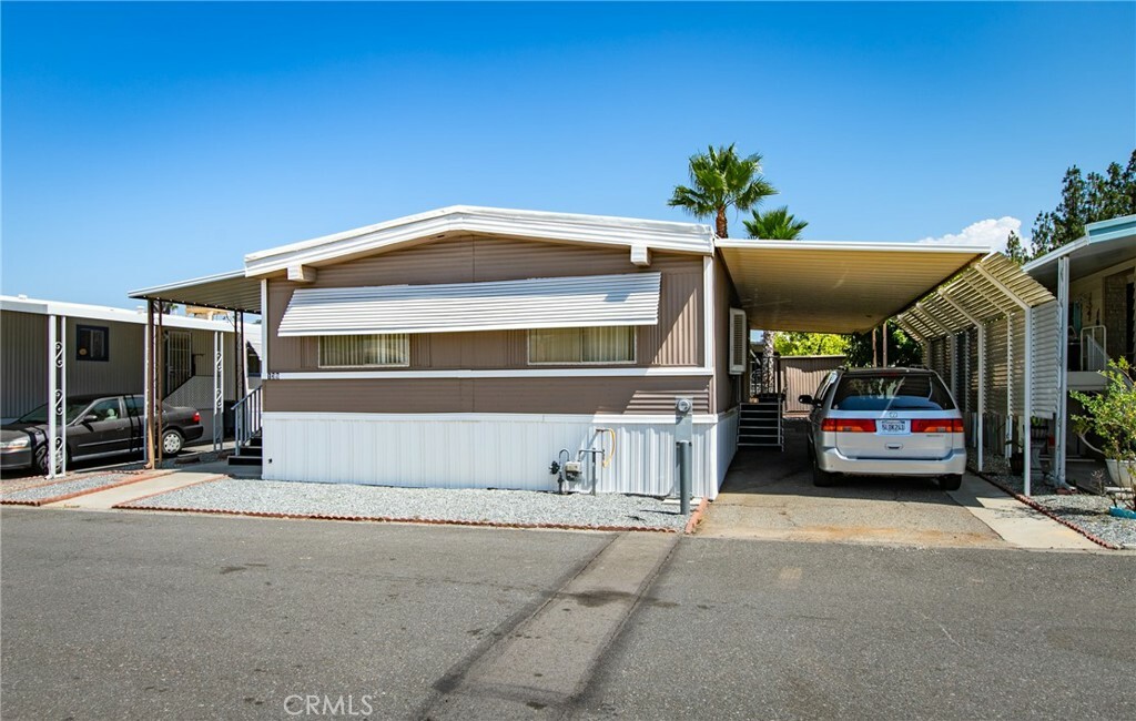 Property Photo:  725 W Thornton Avenue 139  CA 92543 