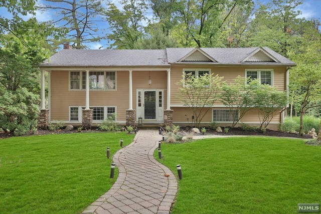 Property Photo:  521 Avon Court  NJ 07675 