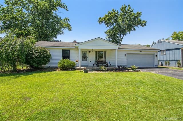 Property Photo:  2665 Los Angeles Drive  MI 48390 