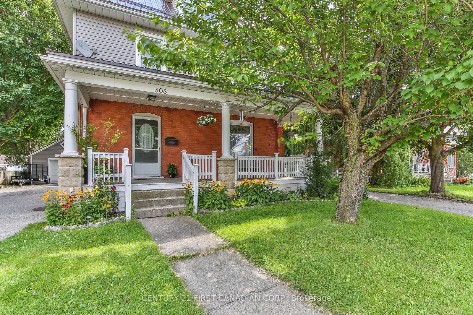 Property Photo:  308 Broadway St  ON N4G 3S1 
