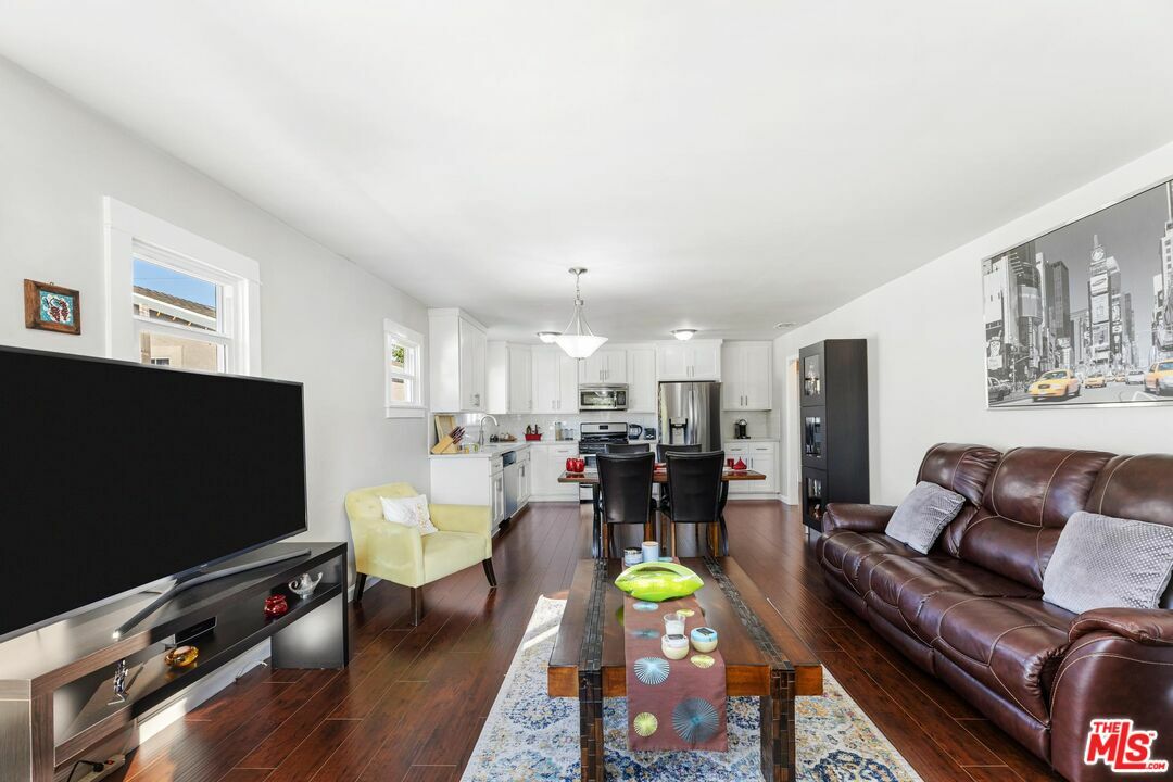 Property Photo:  1908  S Curson Ave  CA 90016 