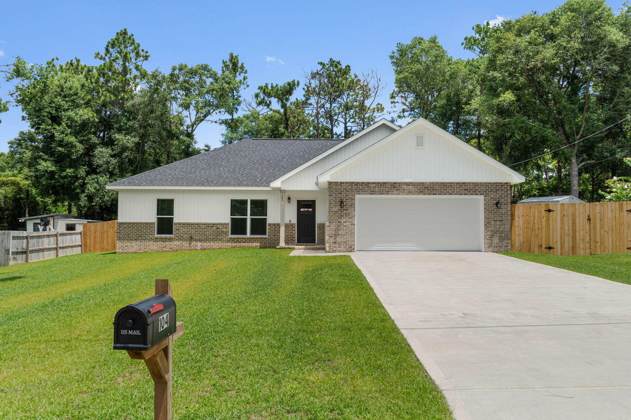 Property Photo:  104 Jacob Drive  FL 32536 