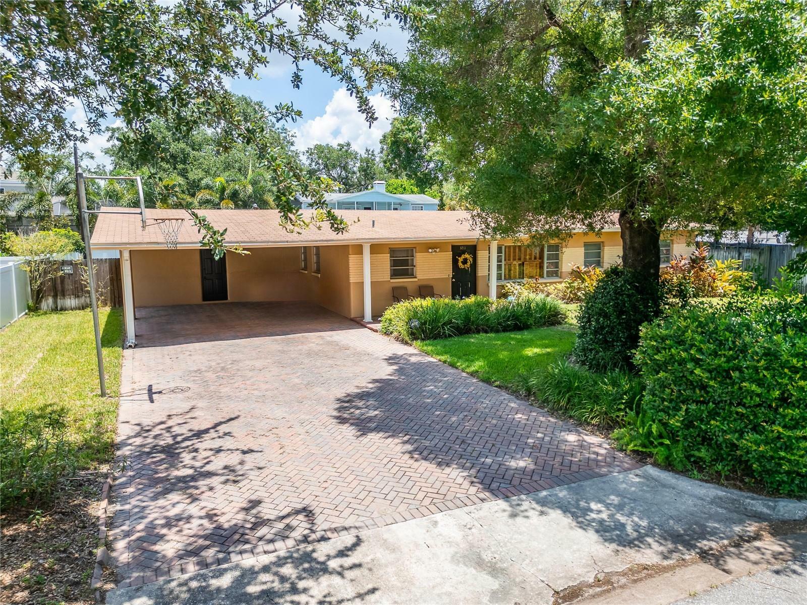 Property Photo:  3211 W Leona Street  FL 33629 