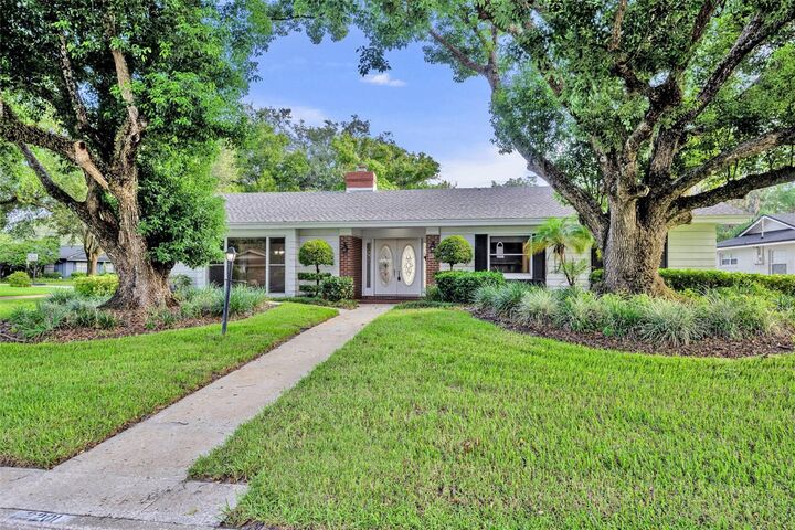 Property Photo: 2201 Deloraine Trail FL 32751