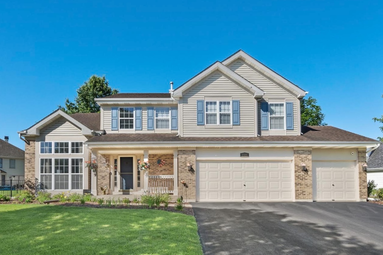 Property Photo:  1325 Deerfield Lane  IL 60103 