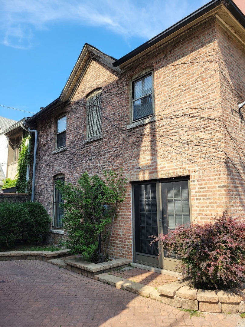 Property Photo: 2317 N Orchard Street Ch IL 60614