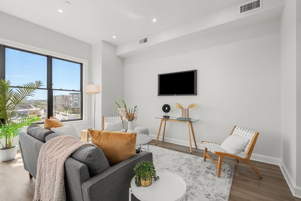 Property Photo: 523 Second St 302 MA 02149