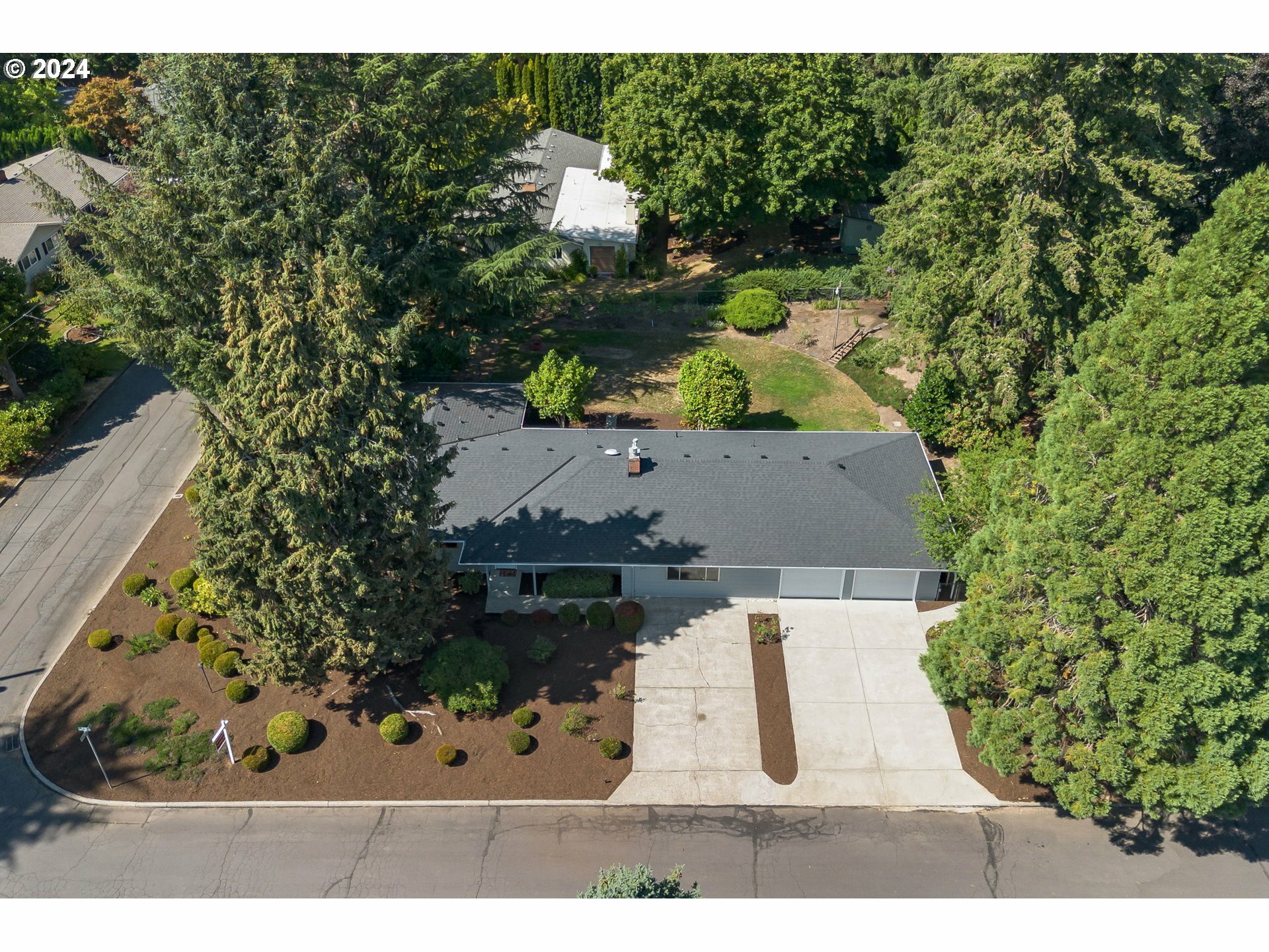 Property Photo: 7665 SW Fir St OR 97223