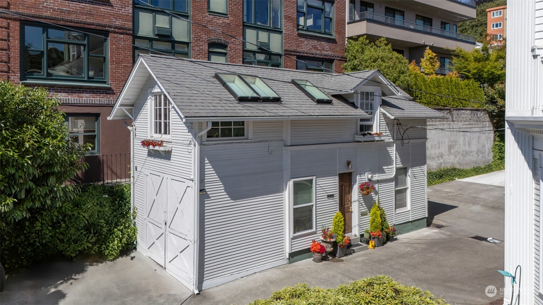 Property Photo: 22 W Highland Drive WA 98119