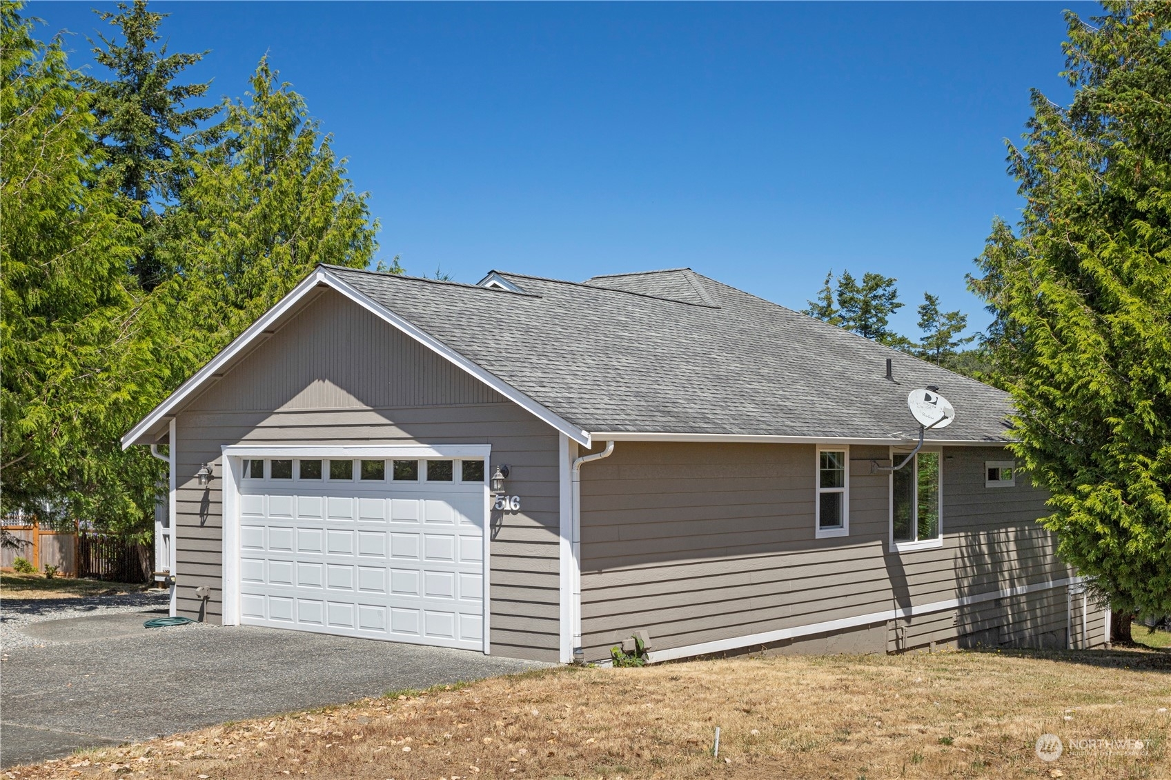 Property Photo:  516 Mason Court  WA 98250 