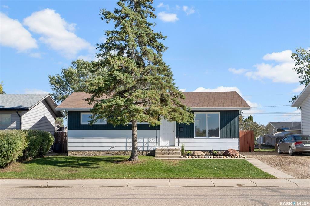 Property Photo:  533 1st Avenue S  SK S0K 2T0 