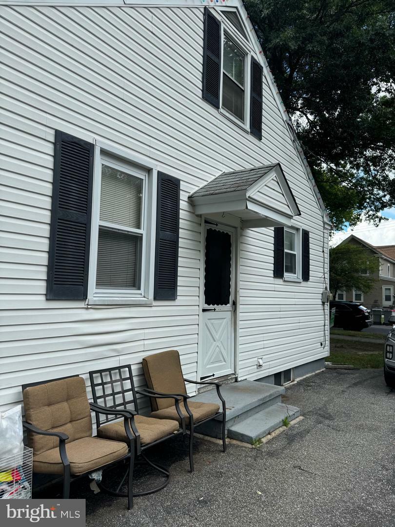 Property Photo:  823 E Pear Street  NJ 08360 