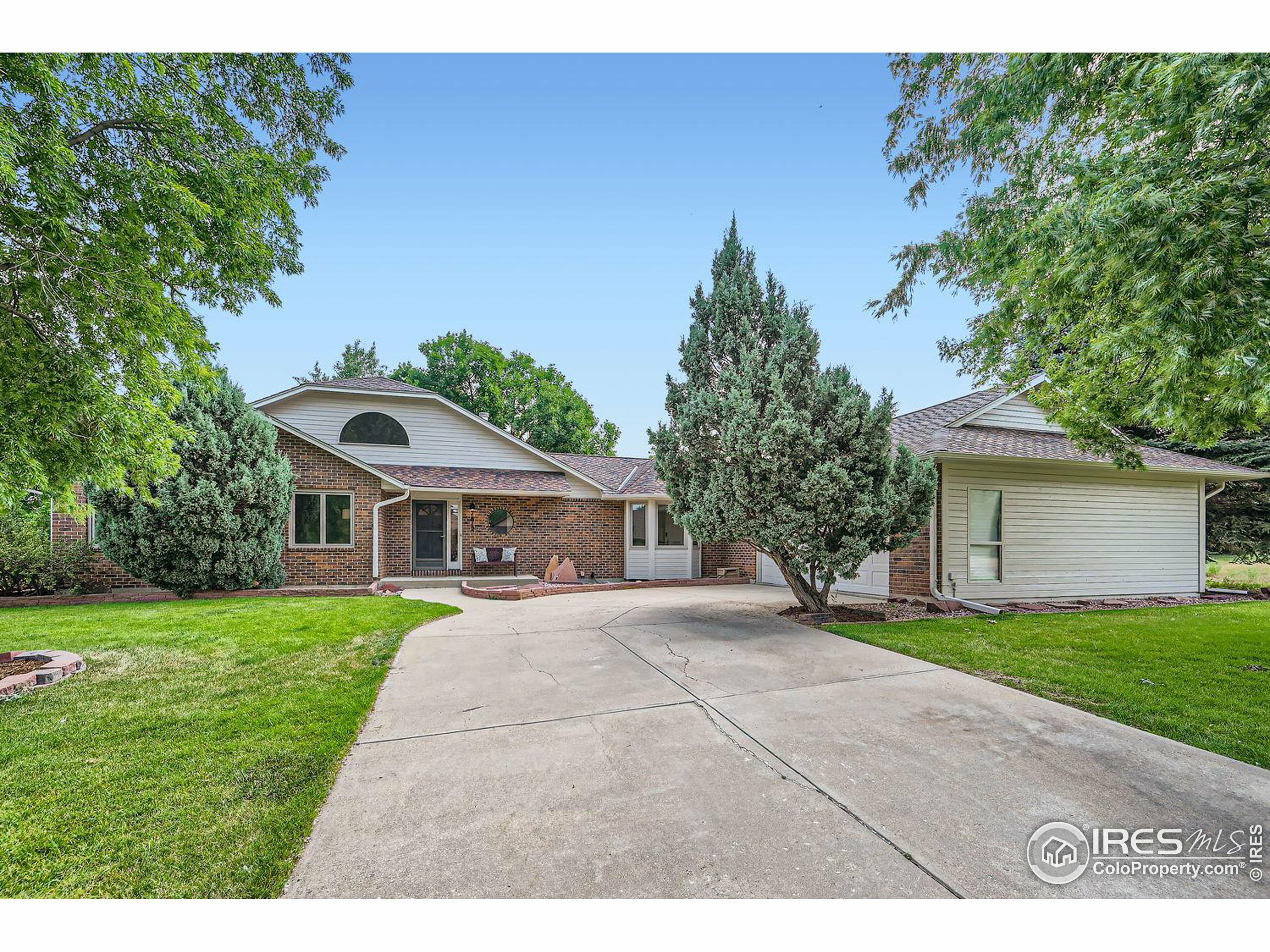 Property Photo: 7812 Country Creek Dr CO 80503