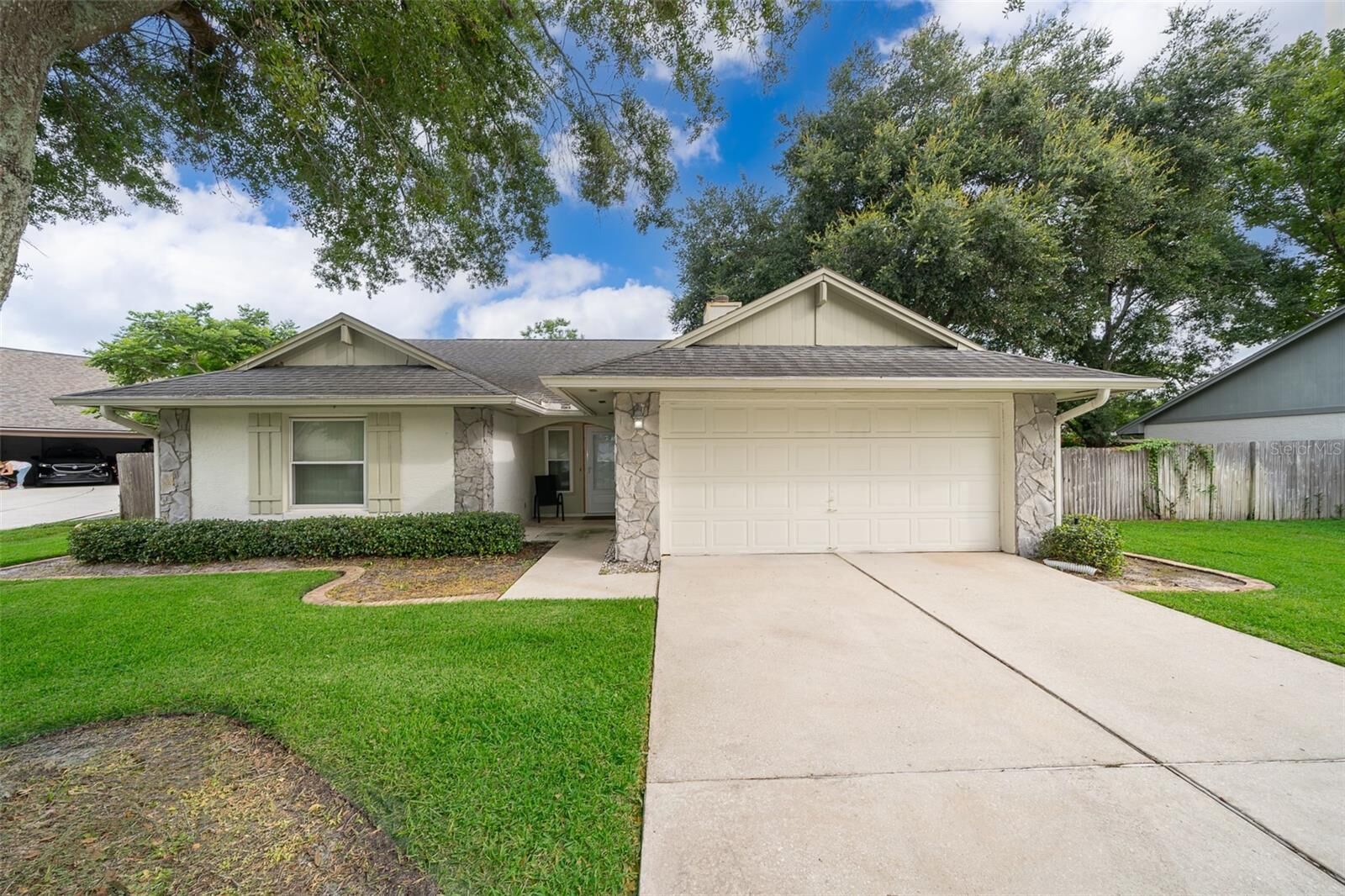 Property Photo: 1015 Ohanlon Court FL 32765