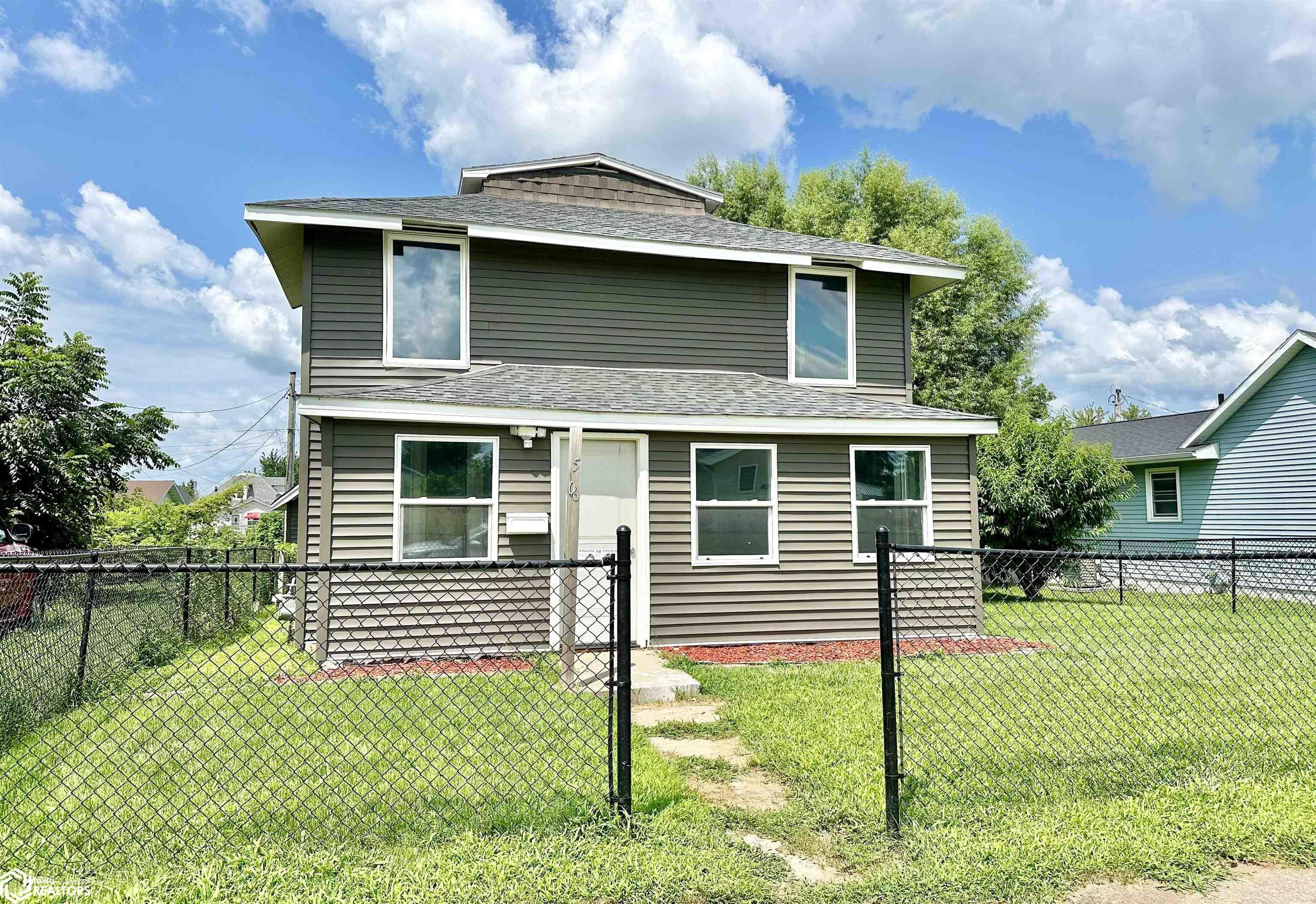 Property Photo: 506 Woodbury Street IA 50158