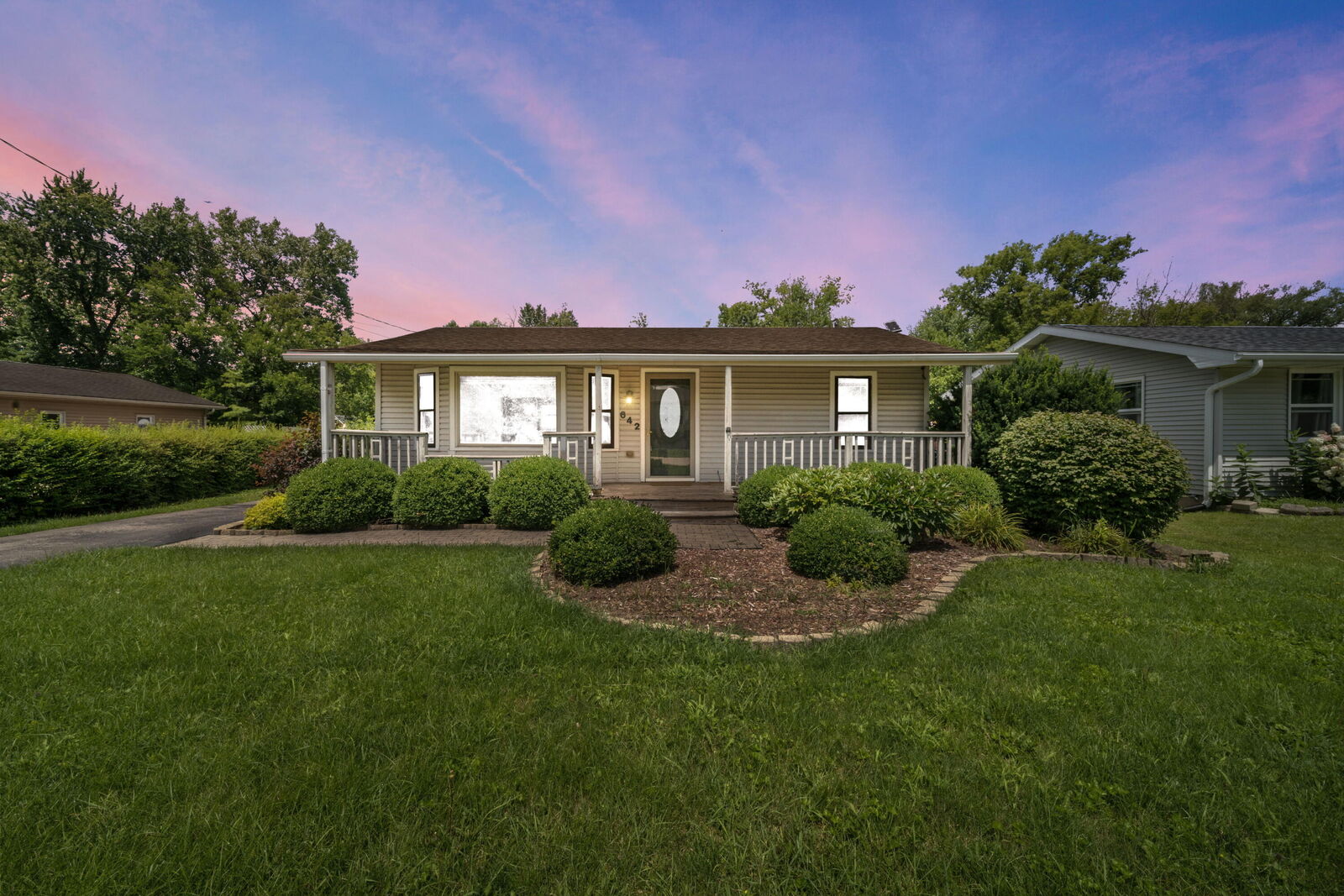 Property Photo: 642 Barry Rd WI 53181