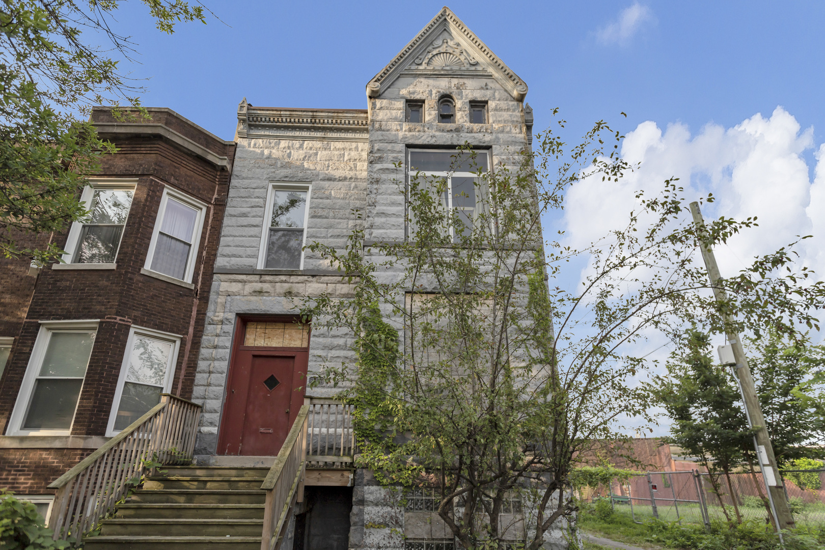 Property Photo:  2837 W Walnut Street  IL 60612 