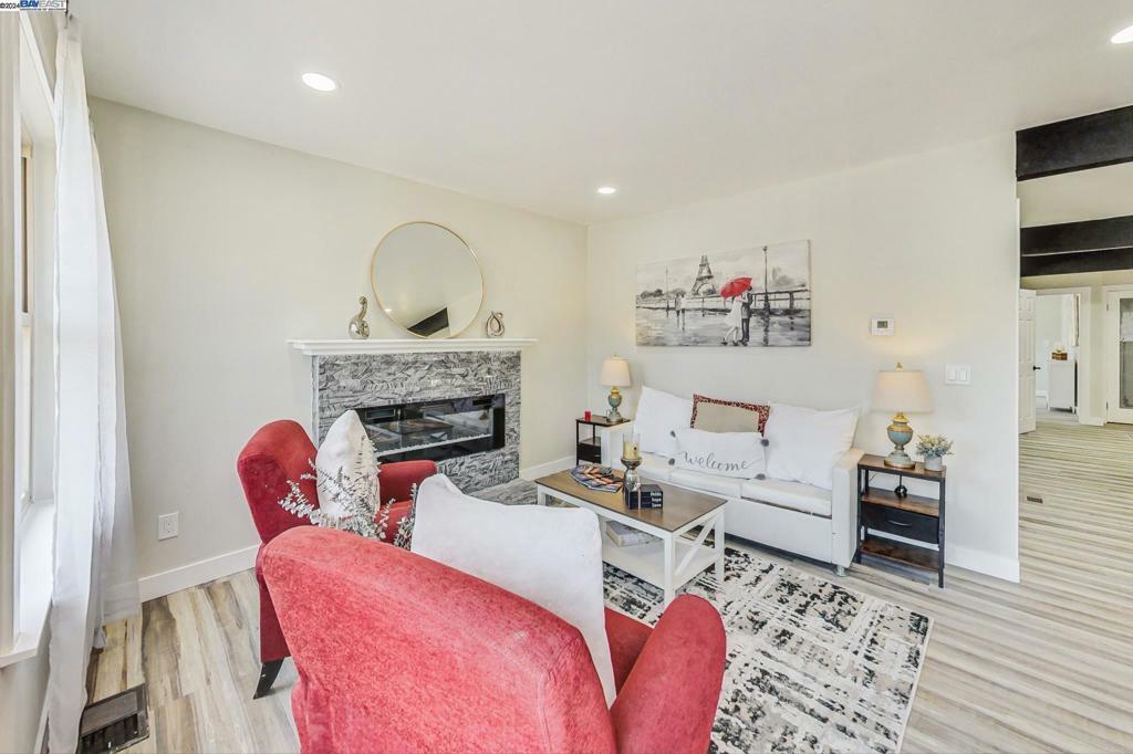 Property Photo:  3955 Delmont Ave  CA 94605 
