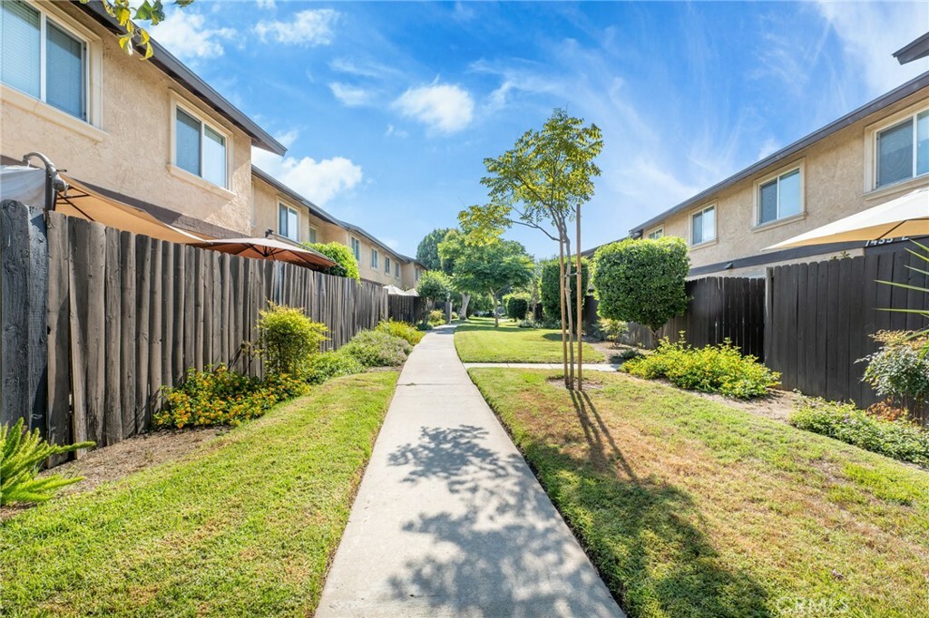 Property Photo:  7435 Shadyglade Avenue 2  CA 91605 