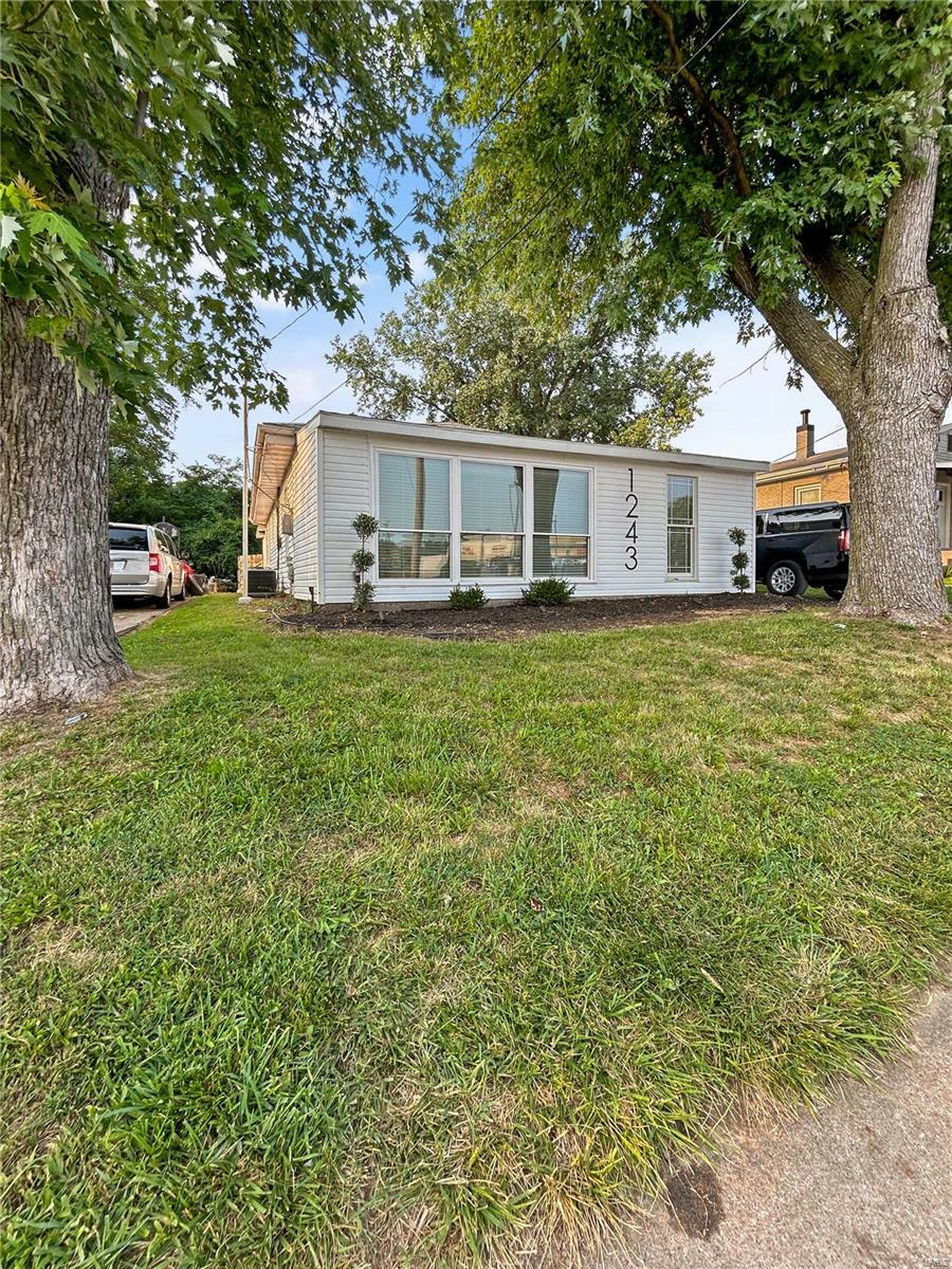 Property Photo:  1243 Harrison Street  IL 62301 