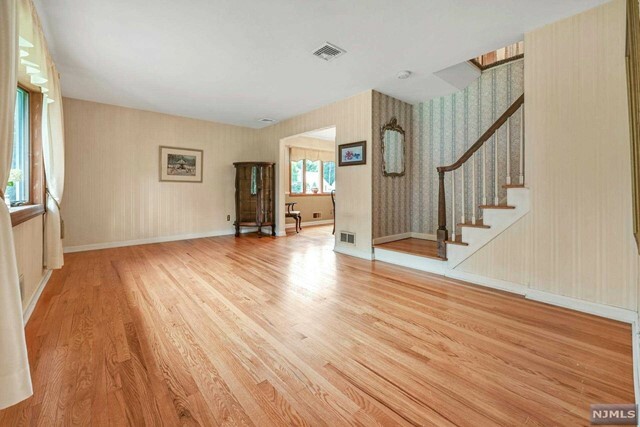 Property Photo:  289 Meadowbrook Avenue  NJ 07450 