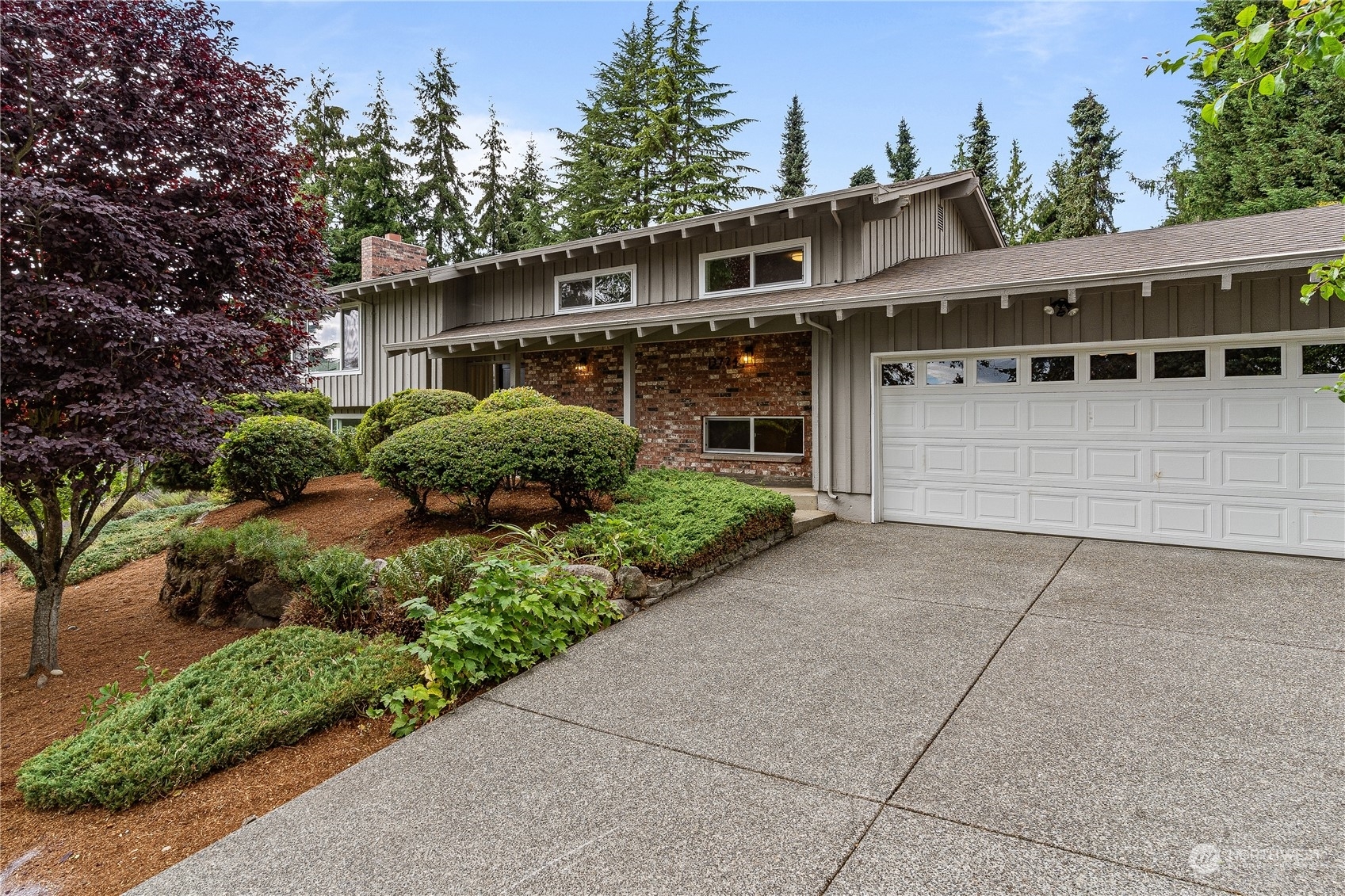 Property Photo:  13724 SE 20th Street  WA 98005 