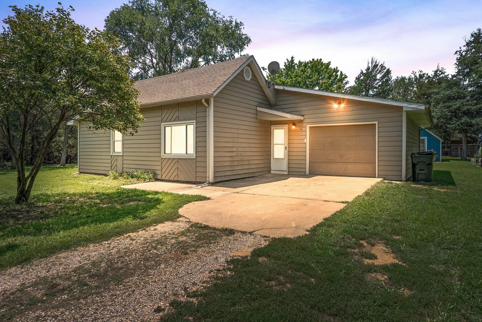 Property Photo:  12734 NE 50 St  KS 67025 