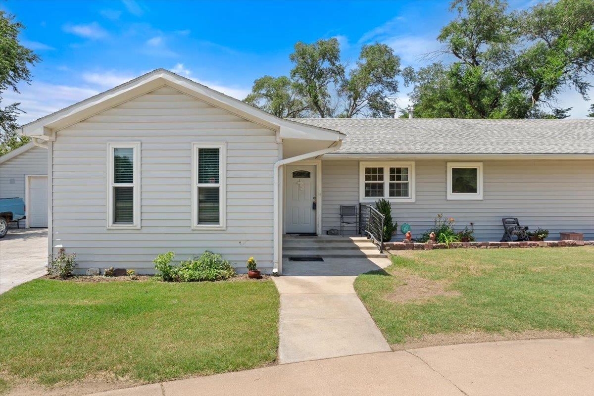 Property Photo:  5501 N Sedgwick St  KS 67204 