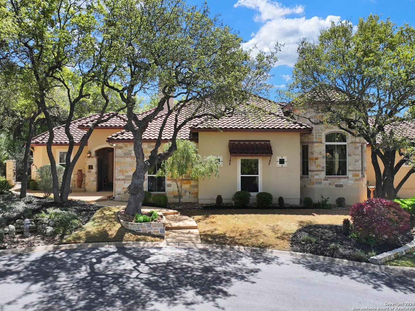 Property Photo:  2 Venice Ct  TX 78257 